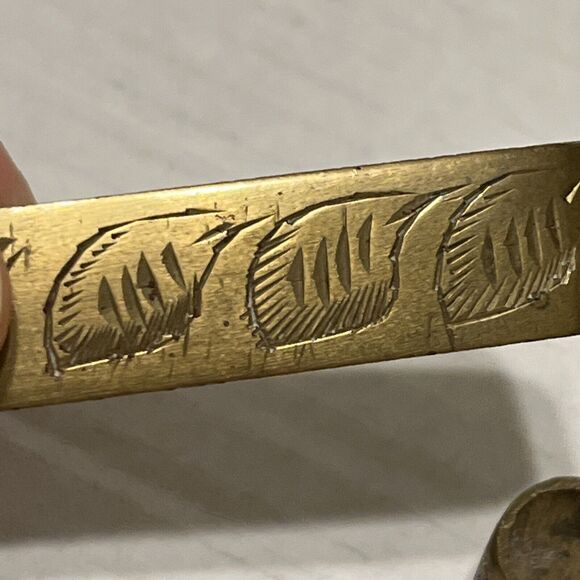 Sarna Brass India Etched Napkin Holders 12 Flat Rings 2.25 inches Hand Made Gold - Picture 6 of 10